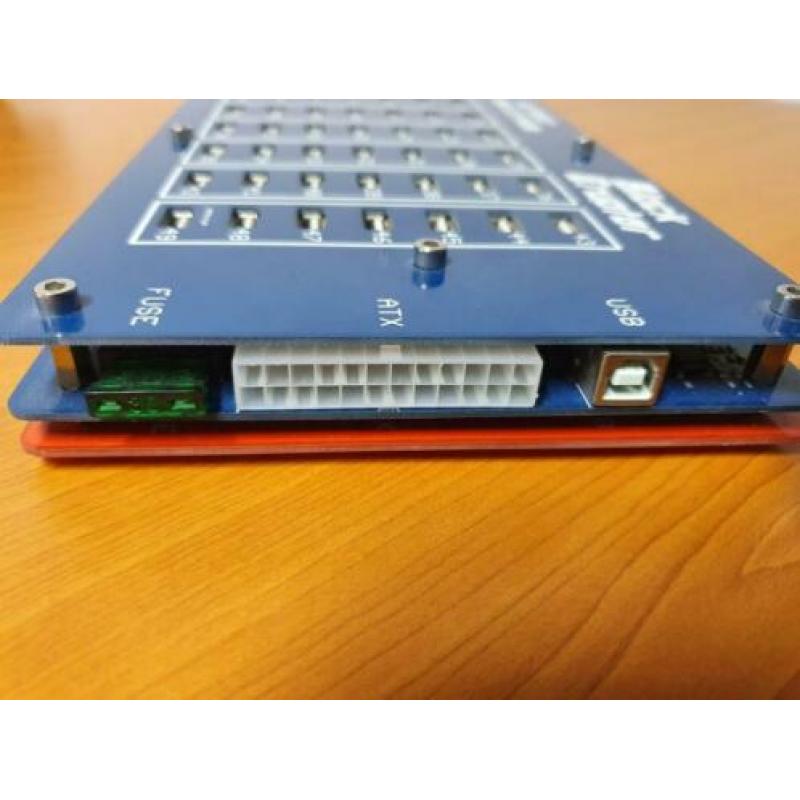 Uitverkoop!! Block erupter 49 port usb 2.0 hub voor €195,-!