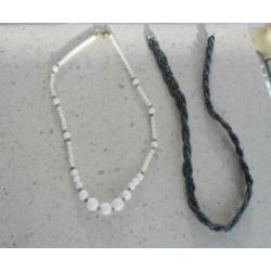 ketting multicolour glaskraaltjes, witte glaskralen, steen