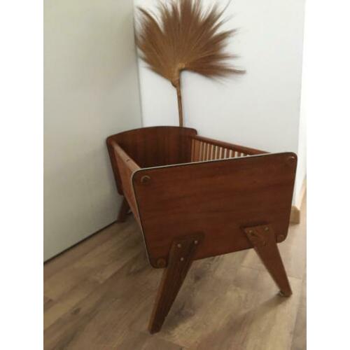 Prachtige vintage poppen ledikant bedje
