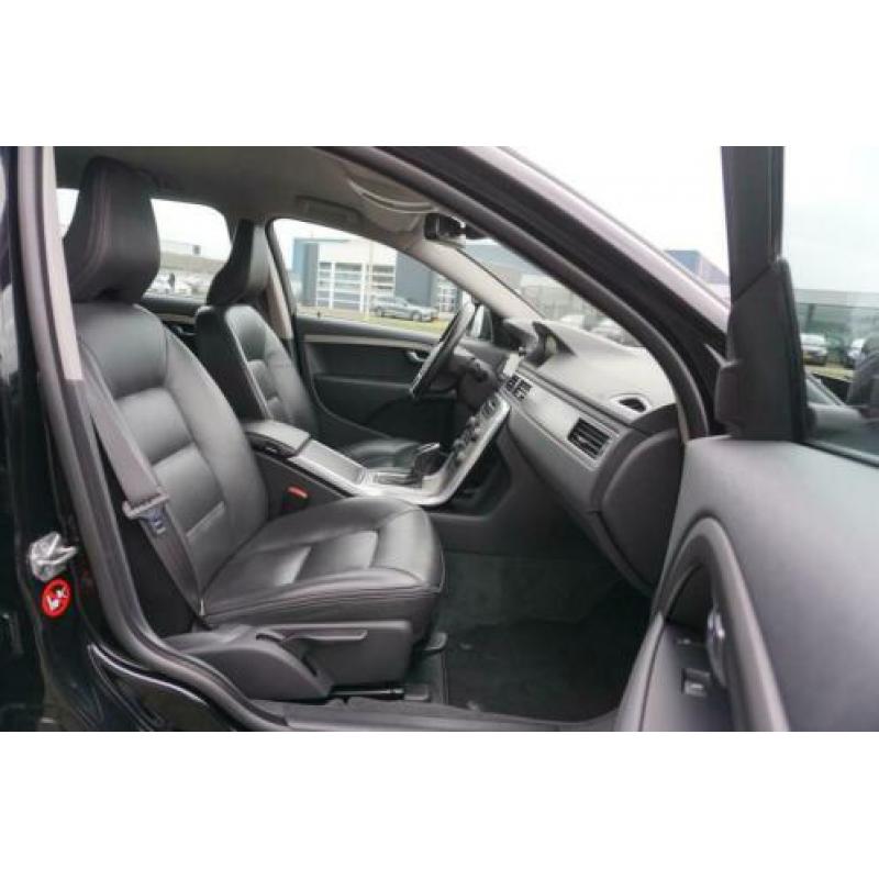 Volvo XC70 D4 FWD NORDIC STYLING KIT TREKHAAK NAVIGATIE