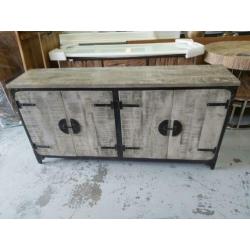 Showroom Tower living dressoir Basto