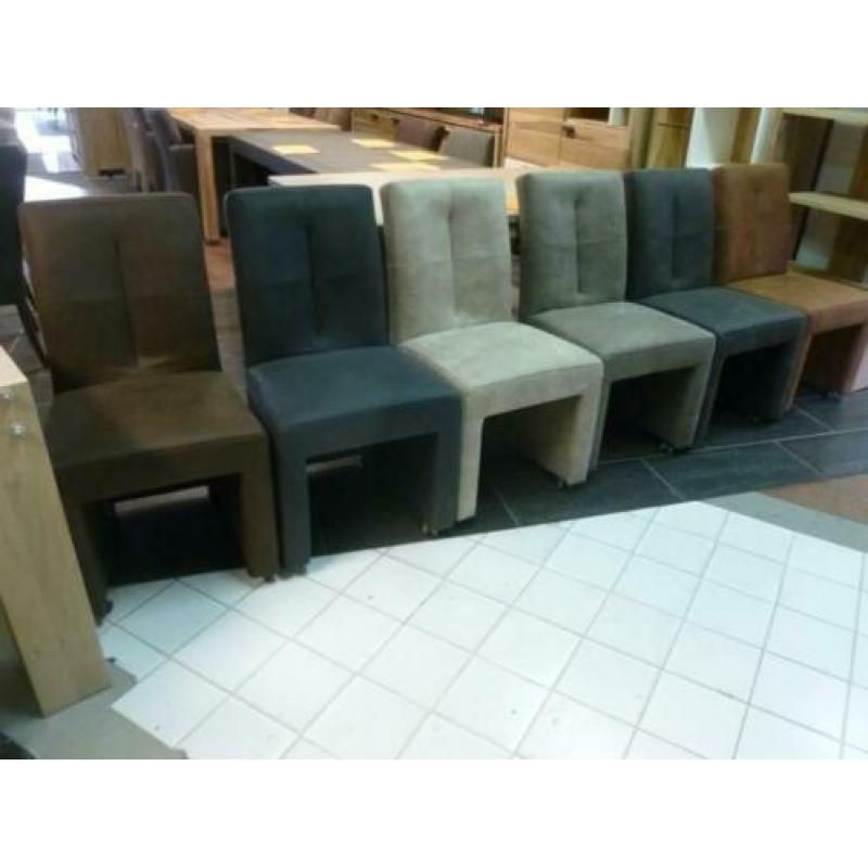 Nieuwe eetkamerstoelen op wielen in cowboy stof, Hugo