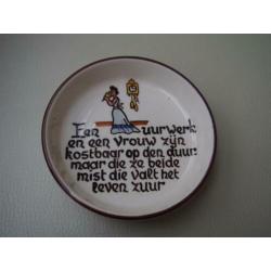 076 Plateel schaaltje Vlieguut, nr. 263; 518; Berendbotje