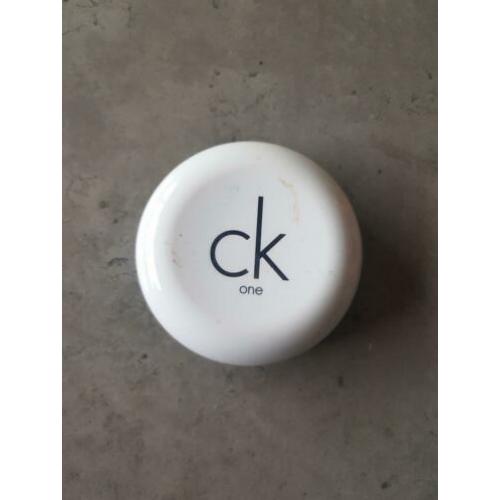 Calvin klein | compact foundation | 600 honey | NIEUW
