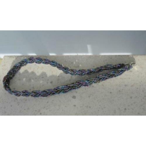 ketting multicolour glaskraaltjes, witte glaskralen, steen