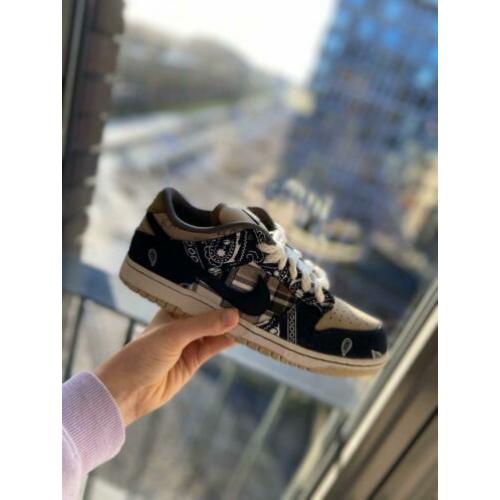 Travis scott nike sb dunks 7.5