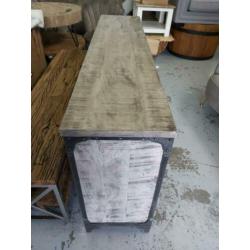 Showroom Tower living dressoir Basto