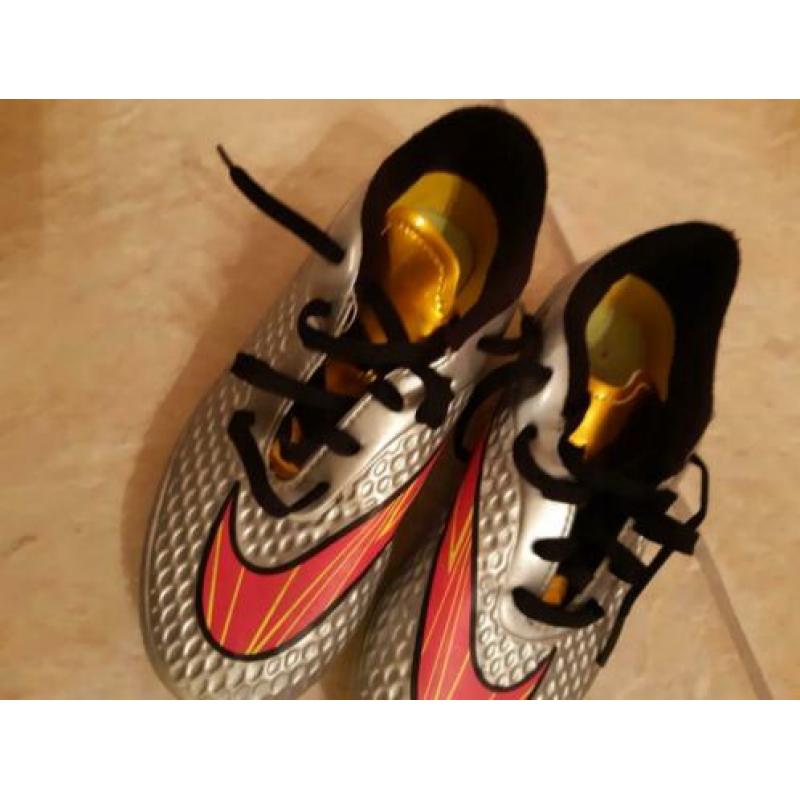 Voetbalschoenen nike maat 33