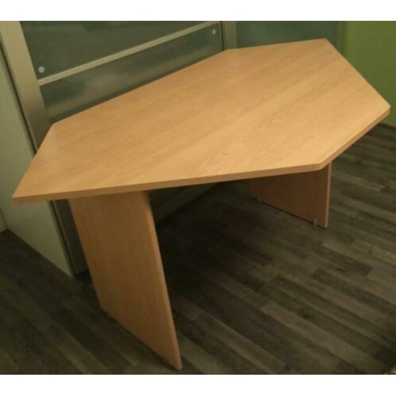 bureau / hoekbureau / buro / hoekburo