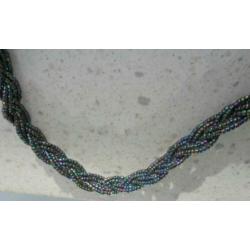 ketting multicolour glaskraaltjes, witte glaskralen, steen