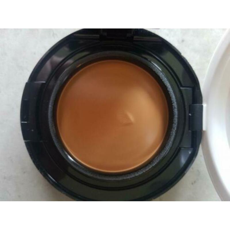 Calvin klein | compact foundation | 600 honey | NIEUW