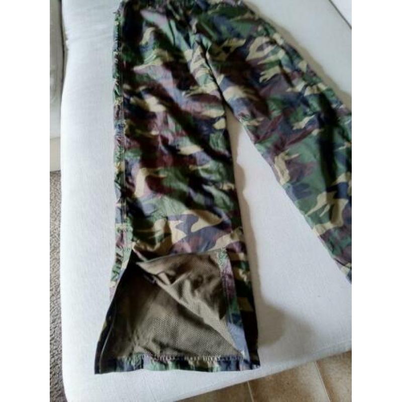 Legerprint broek met zakken en ritsen maat 170