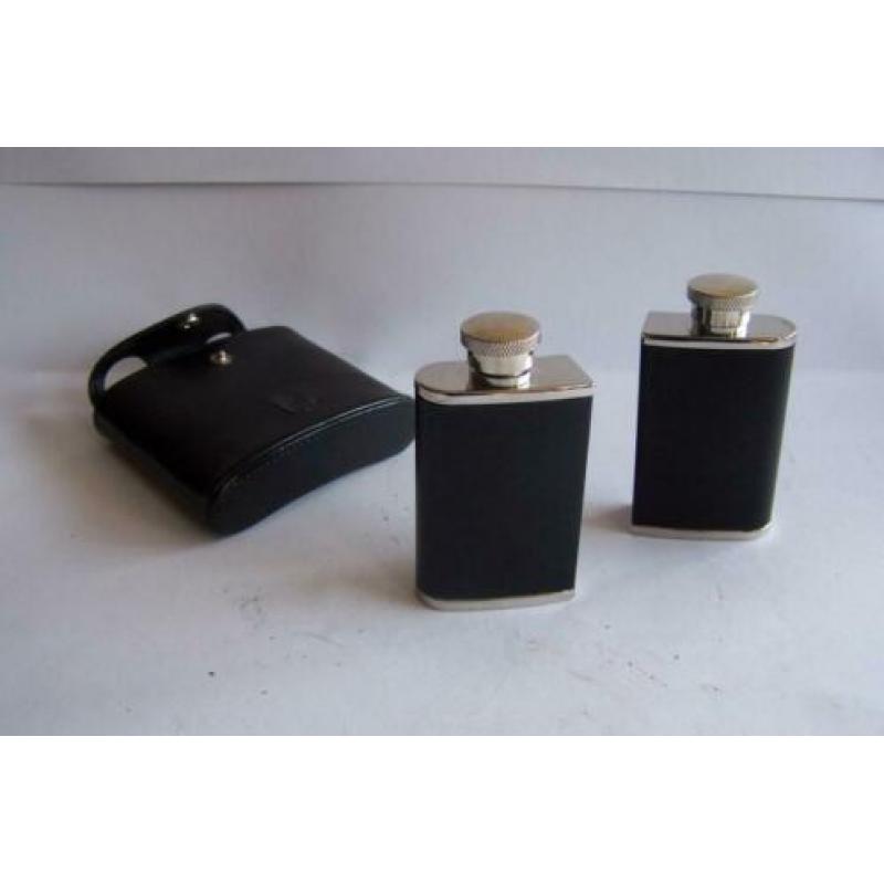 Luxe platvinkjes-set in leren etui. Izgs.