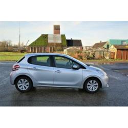 Peugeot 208 1.4 VTi Envy * Navigatie * PDC * NL auto *