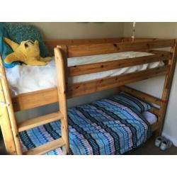 Robuust massief grenen houten stapelbed