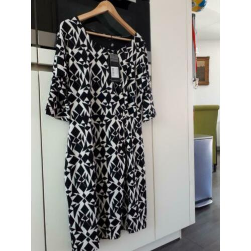 Smashed-Lemon pracht jurk.m.44. nieuw zwart wit.zachte stof.