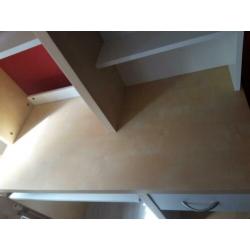 Leuk bureau (exclusief boeken)