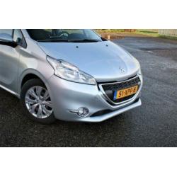 Peugeot 208 1.4 VTi Envy * Navigatie * PDC * NL auto *