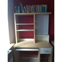 Leuk bureau (exclusief boeken)