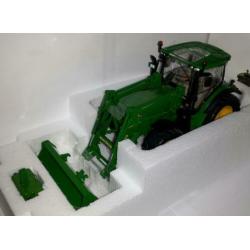 WIKING 1:32 John Deere 6125R met front­la­der nieuw in doos