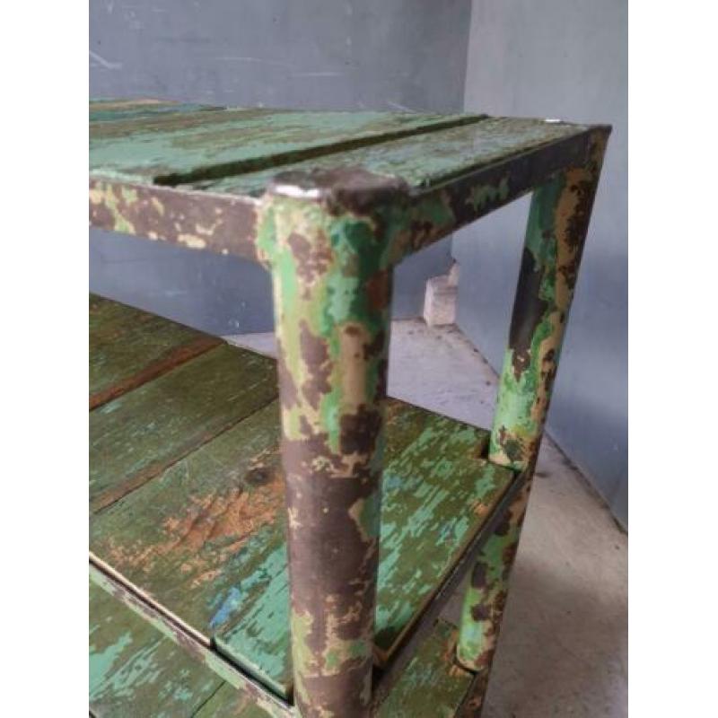 Industriële sidetable, stellingkast groen