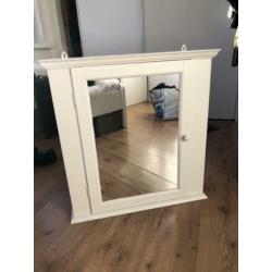 Leuk spiegelkastje te koop