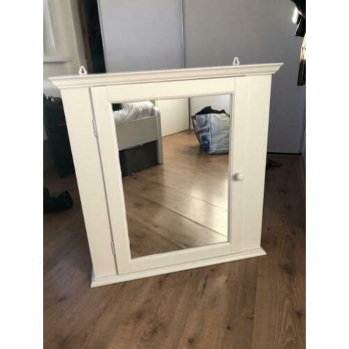 Leuk spiegelkastje te koop