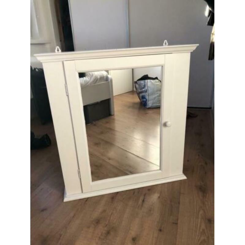 Leuk spiegelkastje te koop