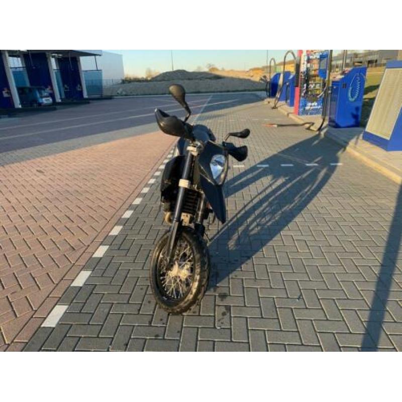 KTM 690SM SUPERMOTO 35kw(vol vermogen)