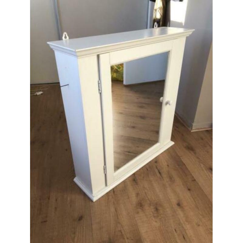Leuk spiegelkastje te koop