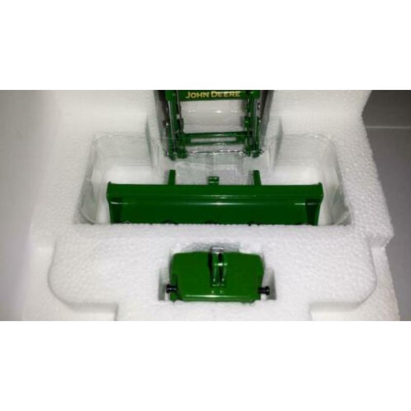 WIKING 1:32 John Deere 6125R met front­la­der nieuw in doos