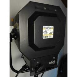 'Desisti 1kw + 2kw fresnel filmspot met barndoors en bulbs'