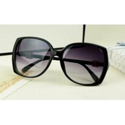 Super Mooie dames Character Brand Zonnebril voor € 9,95