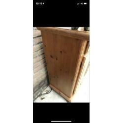 Mooie grote grenenhouten kast