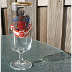 Schloss bräu bierglas op voet uit 1971.