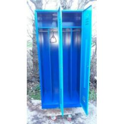 lockerkast / oude metalen kledingkast