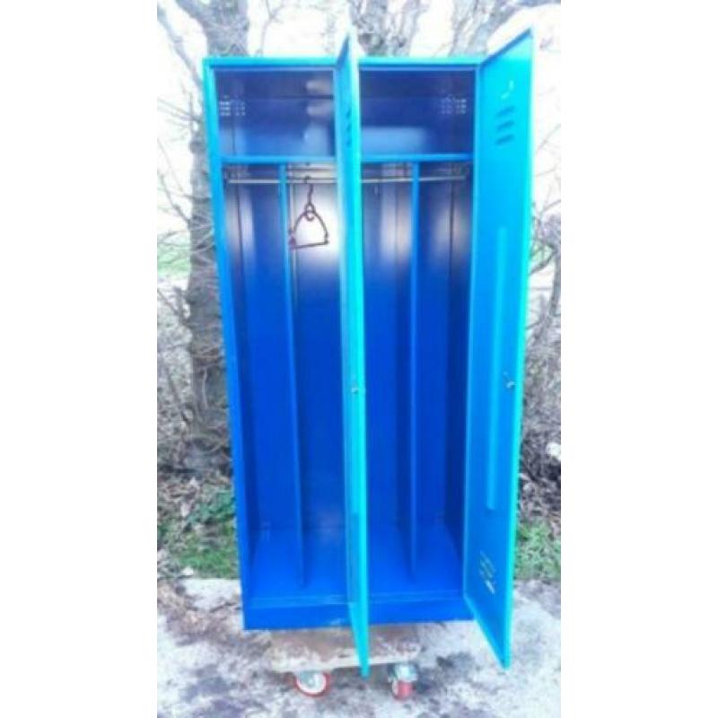 lockerkast / oude metalen kledingkast