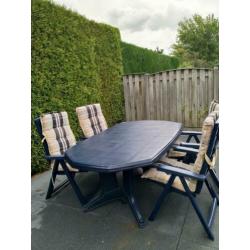Donkerblauwe tuintafel met 4 verstelbare stoelen met kussens