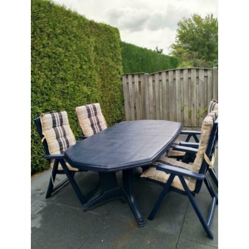 Donkerblauwe tuintafel met 4 verstelbare stoelen met kussens