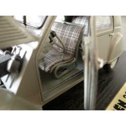 2CV 1:18 Maisto