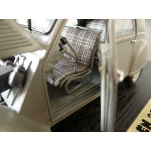 2CV 1:18 Maisto