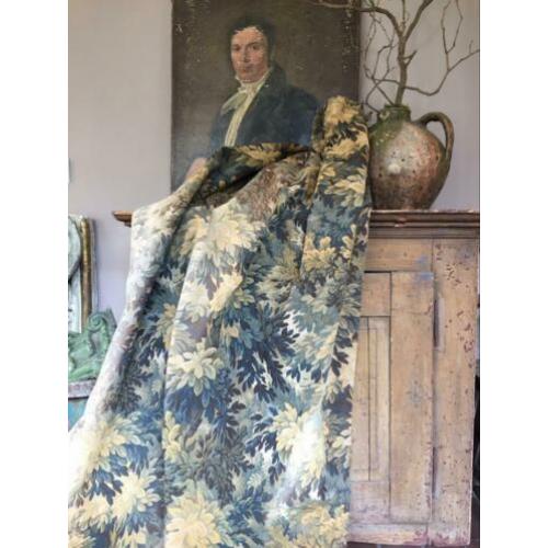 Een paar oude Franse gobelin gordijnen, C.