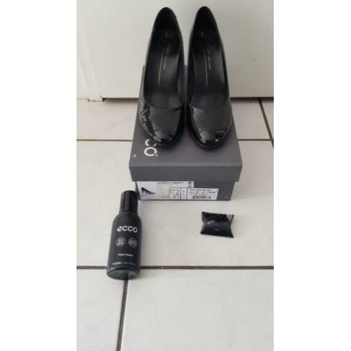 Zwarte lakleren pumps maat 39 (ecco)