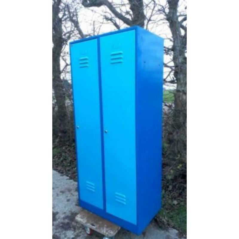 lockerkast / oude metalen kledingkast