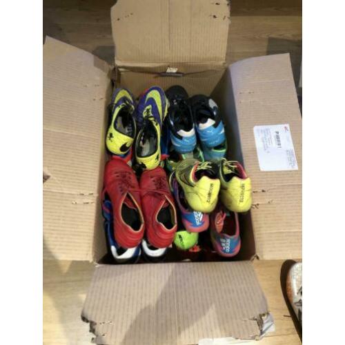 Partij voetbalschoen kicksen 12 stuks nike adidas