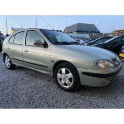 Renault Megane 1.6 16V Auth HB 2005 2002 Groen