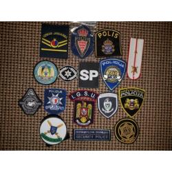 Groot aantal buitenlandse politie emblemen en rangen