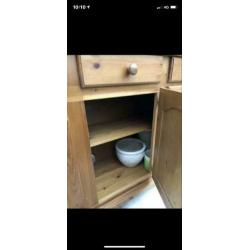 Mooie grote grenenhouten kast
