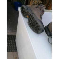 Bergschoenen gebruik maar nog in goede staat