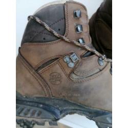 Bergschoenen gebruik maar nog in goede staat